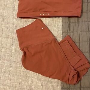 ACTA Leggings ! Color Berry (no longer available on site)